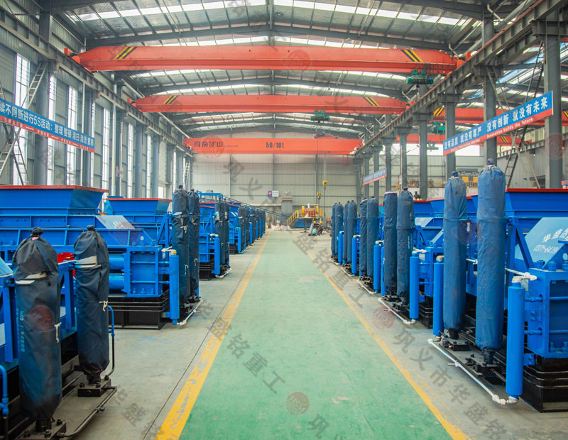 處理建筑廢料用什么設(shè)備？破碎紅磚用雙齒輥破碎機好嗎？