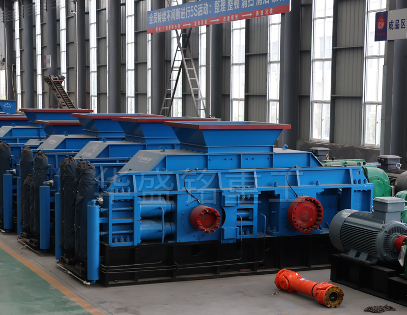 玄武巖對輥制砂機多少錢？與傳統(tǒng)破碎機區(qū)別？