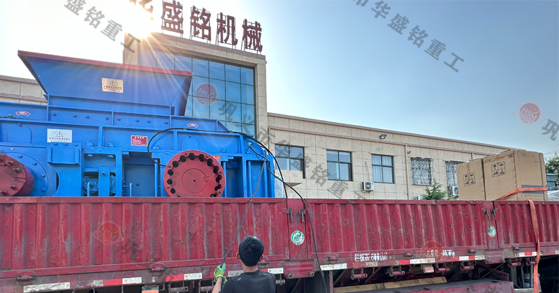 鐵礦石液壓對(duì)輥破碎機(jī)的維護(hù)成本如何？工作原理是什么？