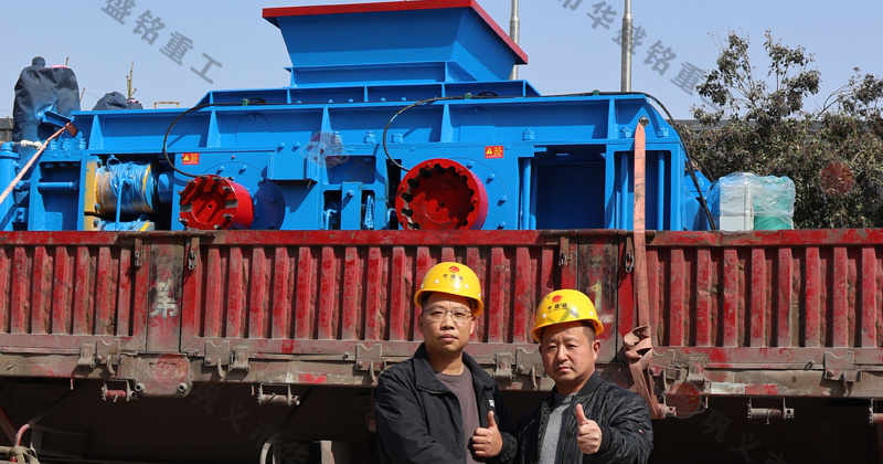 鵝卵石制砂用什么破碎機(jī)？推薦對(duì)輥機(jī)價(jià)格不貴還耐用