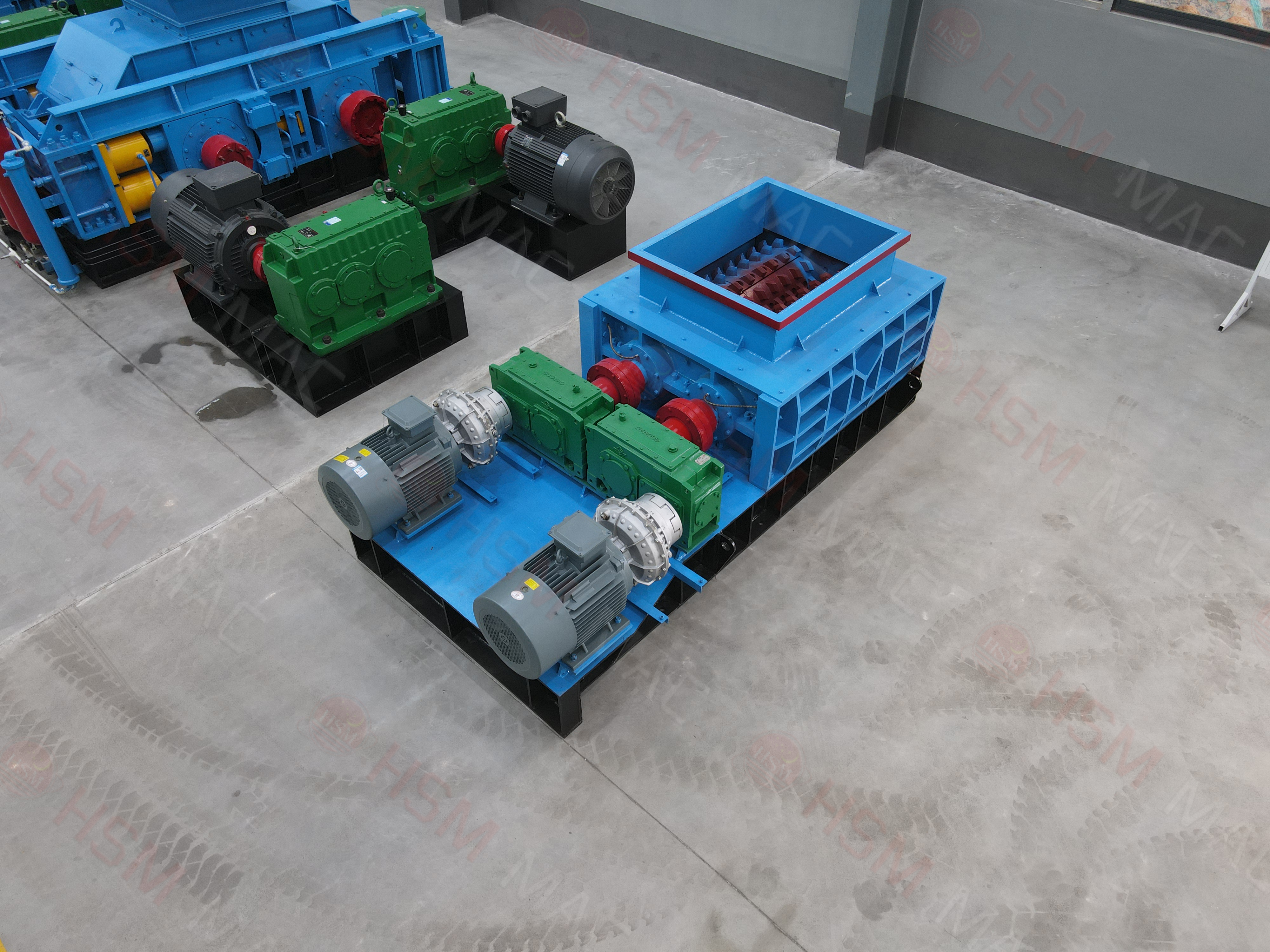 強(qiáng)力分級破碎機(jī)